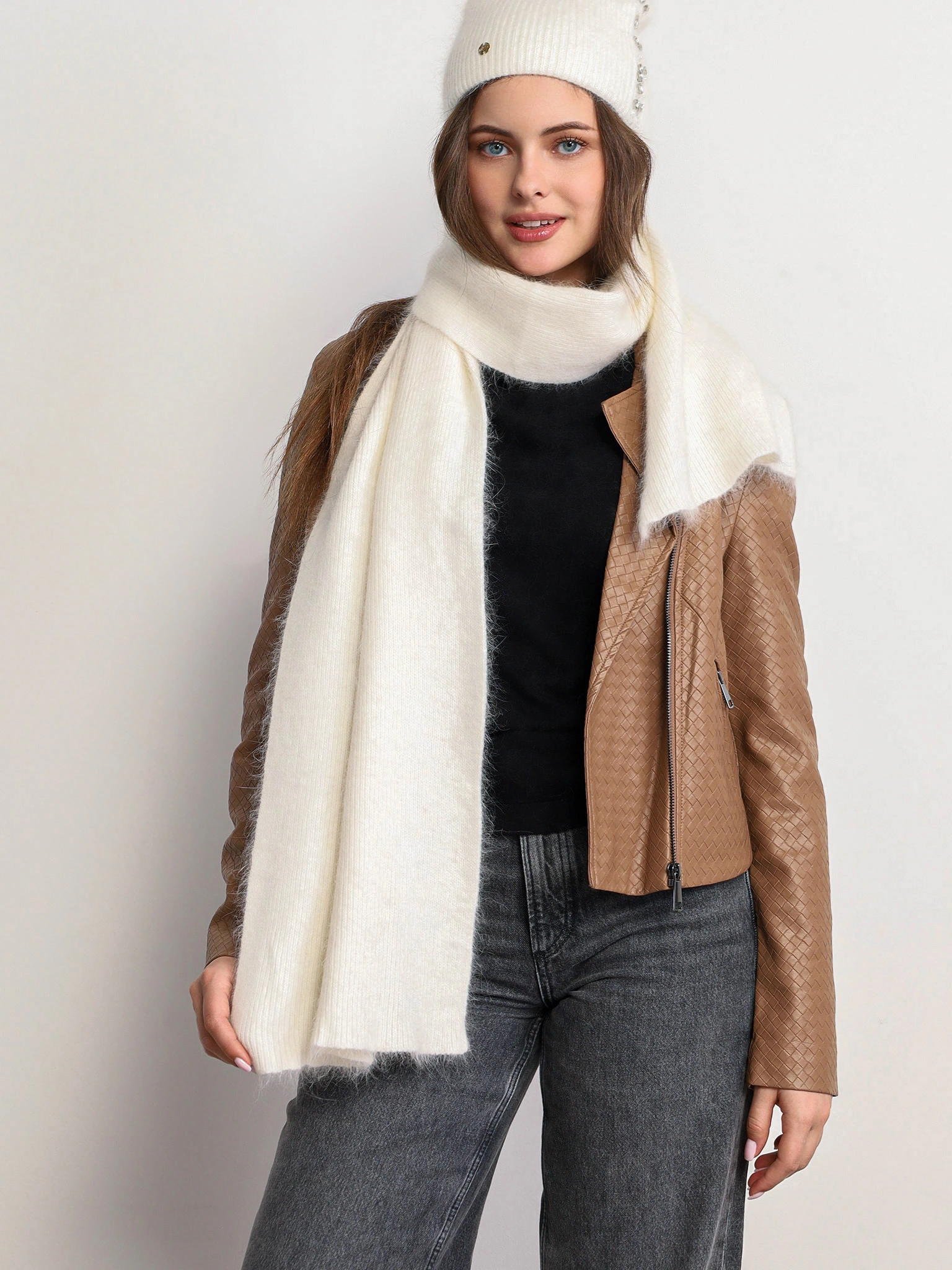 Шарф из ангоры и акрила